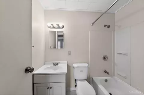 Bath - 1990 Bluehill Dr, Cincinnati, OH 45240 photo 3 of 4