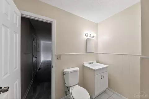 Bath - 1990 Bluehill Dr, Cincinnati, OH 45240 photo 4 of 4