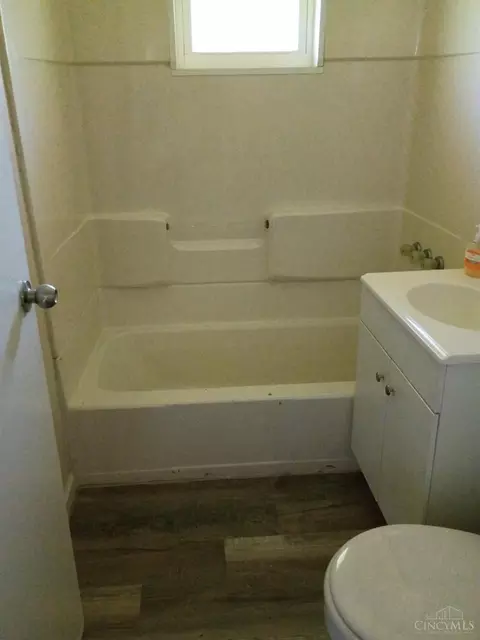 1290 Aldrich Ave, Cincinnati, OH 45231 photo 3