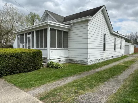 Exterior - 405 Main St, Blanchester, OH 45107 photo 2 of 6