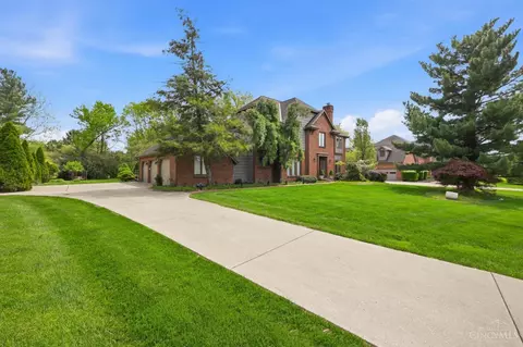 3755 Fawnrun Dr, Evendale, OH 45241