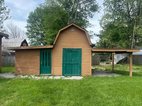Exterior - 208 Walnut St, Williamsburg, OH 45176 photo 9 of 9