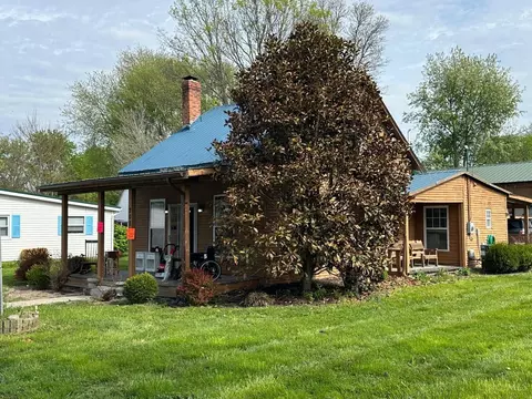 Exterior - 208 Walnut St, Williamsburg, OH 45176 photo 3 of 9