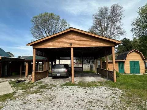 Exterior - 208 Walnut St, Williamsburg, OH 45176 photo 7 of 9