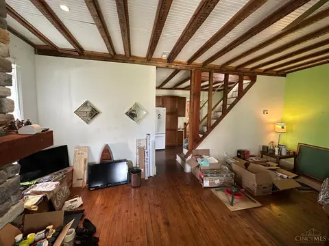 Living - 208 Walnut St, Williamsburg, OH 45176 photo 2 of 3