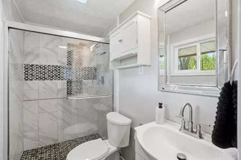 Bath - 9226 Stephanie St, Centerville, OH 45458 photo 1 of 5