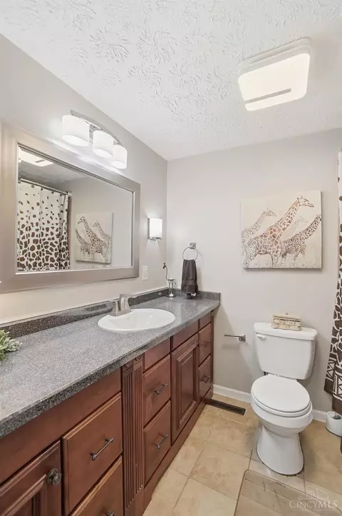 Bath - 9226 Stephanie St, Centerville, OH 45458 photo 4 of 5