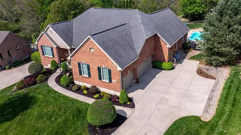 9959 Thoroughbred Ln, Cincinnati, OH 45231
