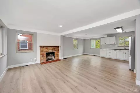 Living - 5306 Fox Rd, Cincinnati, OH 45239 photo 1 of 8