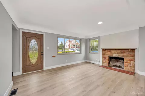 Living - 5306 Fox Rd, Cincinnati, OH 45239 photo 3 of 8