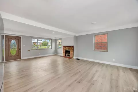 Living - 5306 Fox Rd, Cincinnati, OH 45239 photo 7 of 8
