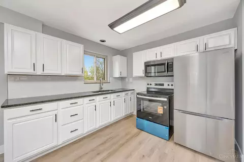 Kitchen - 5306 Fox Rd, Cincinnati, OH 45239 photo 1 of 2