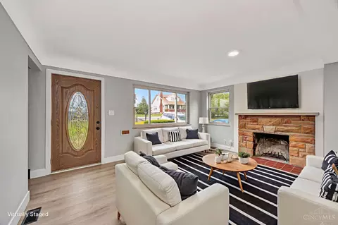 Living - 5306 Fox Rd, Cincinnati, OH 45239 photo 4 of 8