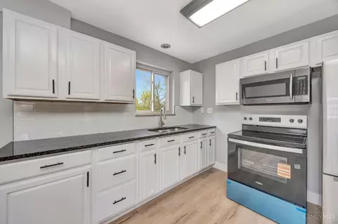 Kitchen - 5306 Fox Rd, Cincinnati, OH 45239 photo 2 of 2