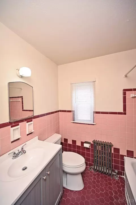 Bath - 620 Maple Dr, Reading, OH 45215 photo 1 of 2