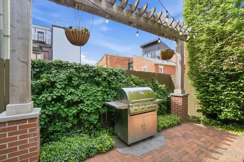 Exterior - 426 Twelfth St, Cincinnati, OH 45202 photo 6 of 12