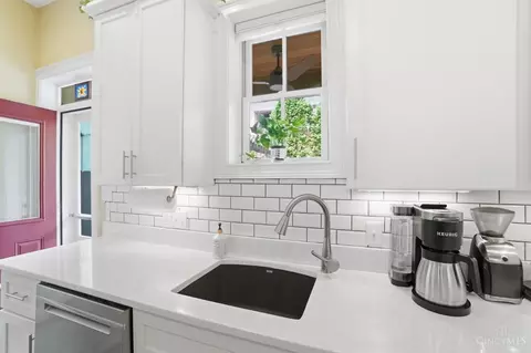 Kitchen - 426 Twelfth St, Cincinnati, OH 45202 photo 5 of 7