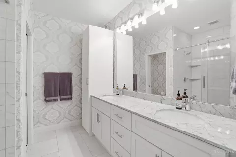 Bath - 426 Twelfth St, Cincinnati, OH 45202 photo 1 of 4