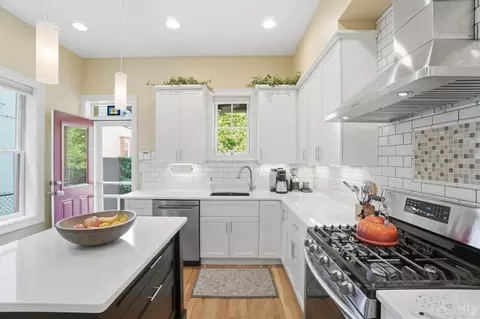Kitchen - 426 Twelfth St, Cincinnati, OH 45202 photo 4 of 7