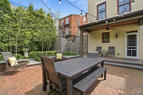 Exterior - 426 Twelfth St, Cincinnati, OH 45202 photo 7 of 12