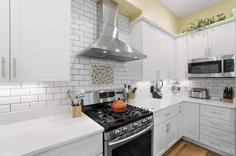 Kitchen - 426 Twelfth St, Cincinnati, OH 45202 photo 3 of 7