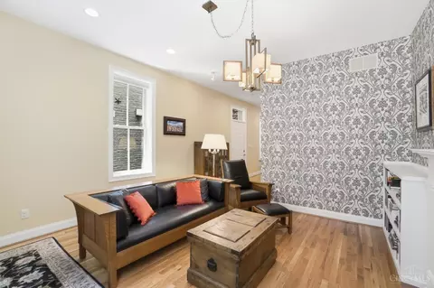 Living - 426 Twelfth St, Cincinnati, OH 45202 photo 2 of 4