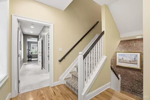 Entry Way - 426 Twelfth St, Cincinnati, OH 45202 photo 1 of 2