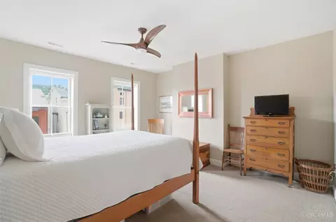 Bedroom - 426 Twelfth St, Cincinnati, OH 45202 photo 4 of 5