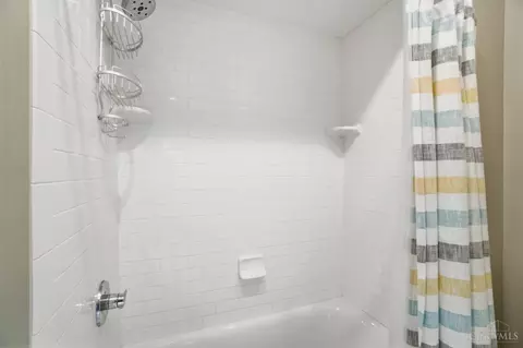 Bath - 426 Twelfth St, Cincinnati, OH 45202 photo 4 of 4