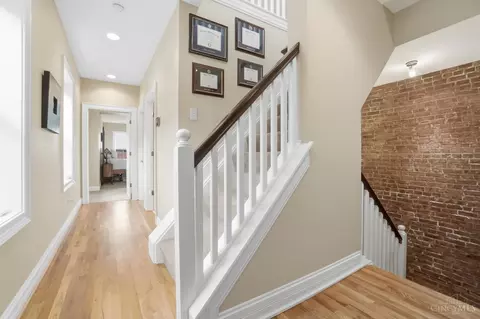 Entry Way - 426 Twelfth St, Cincinnati, OH 45202 photo 2 of 2