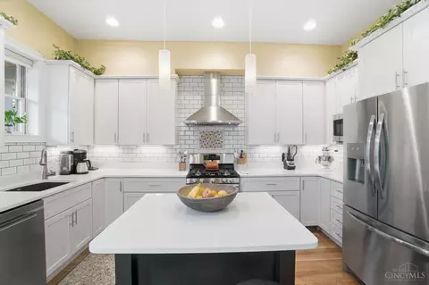 Kitchen - 426 Twelfth St, Cincinnati, OH 45202 photo 1 of 7
