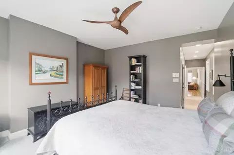 Bedroom - 426 Twelfth St, Cincinnati, OH 45202 photo 3 of 5
