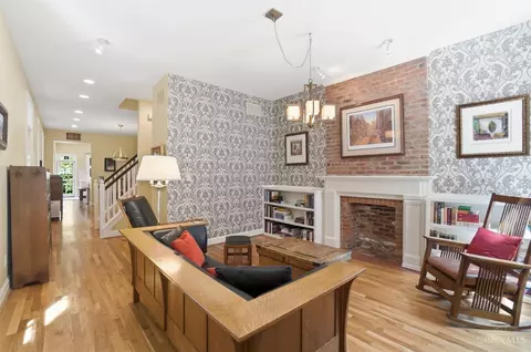 Living - 426 Twelfth St, Cincinnati, OH 45202 photo 1 of 4