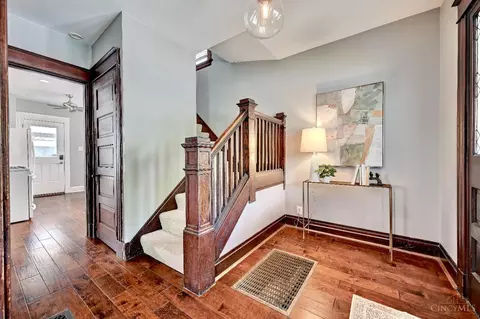 Entry Way - 2853 Markbreit Ave, Cincinnati, OH 45209 photo 2 of 5