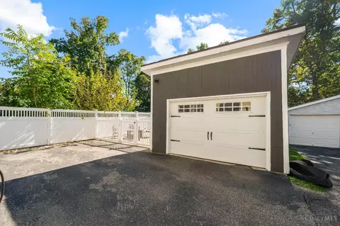 Exterior - 2853 Markbreit Ave, Cincinnati, OH 45209 photo 6 of 9