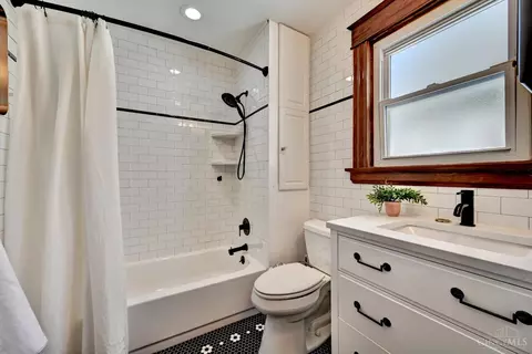 Bath - 2853 Markbreit Ave, Cincinnati, OH 45209 photo 1 of 2