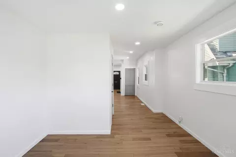 Entry Way - 3352 Bevis Ave, Cincinnati, OH 45207 photo 7 of 11