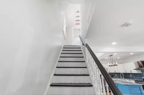 Entry Way - 3352 Bevis Ave, Cincinnati, OH 45207 photo 8 of 11