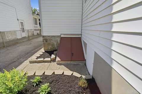 Exterior - 3352 Bevis Ave, Cincinnati, OH 45207 photo 14 of 15