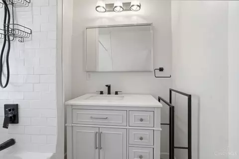 Bath - 3352 Bevis Ave, Cincinnati, OH 45207 photo 3 of 5