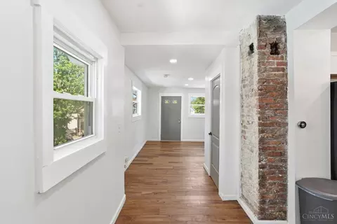 Entry Way - 3352 Bevis Ave, Cincinnati, OH 45207 photo 6 of 11