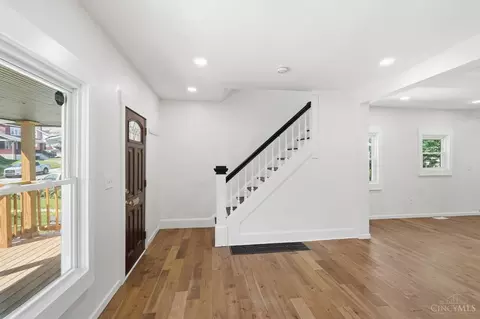 Entry Way - 3352 Bevis Ave, Cincinnati, OH 45207 photo 2 of 11