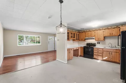 Living - 8796 Neptune Dr, Cincinnati, OH 45231 photo 5 of 5