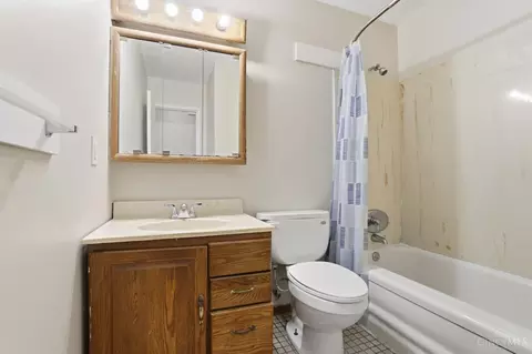 Bath - 8796 Neptune Dr, Cincinnati, OH 45231 photo 4 of 5