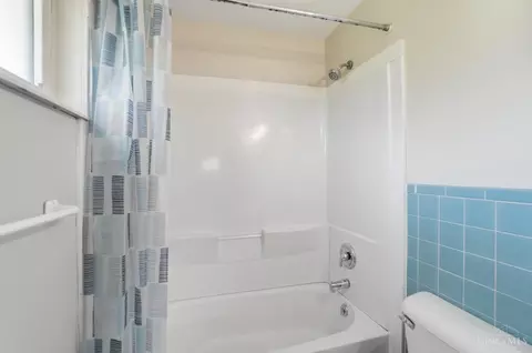 Bath - 8796 Neptune Dr, Cincinnati, OH 45231 photo 2 of 5