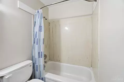 Bath - 8796 Neptune Dr, Cincinnati, OH 45231 photo 5 of 5