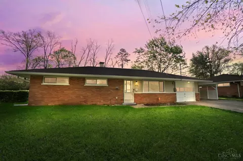 8796 Neptune Dr, Cincinnati, OH 45231