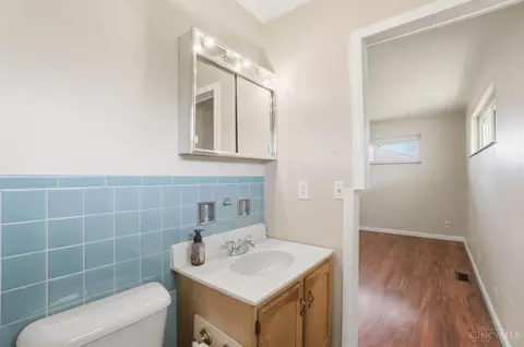 Bath - 8796 Neptune Dr, Cincinnati, OH 45231 photo 3 of 5