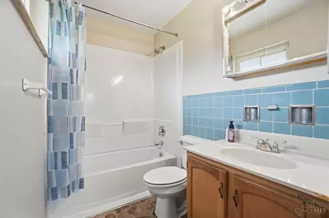 Bath - 8796 Neptune Dr, Cincinnati, OH 45231 photo 1 of 5