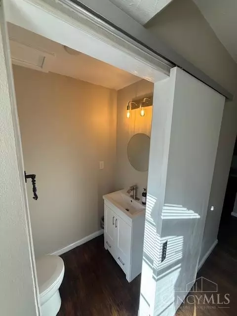 Bath - 2 Ashby St, Greenhills, OH 45218 photo 1 of 2